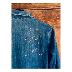 SUNDRY size 0 // ALL I NEED // PEARL SNAP BUTTON DOWN DENIM SHIRT